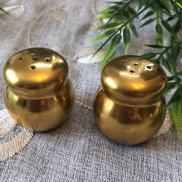 Elegant Vintage Gold Porcelain Salt and Pepper Shaker Set - Picture 3 of 5